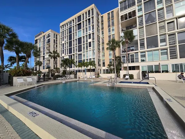 $299,500 | 7400 Sun Island Drive South, Unit 111, South Pasadena, FL 33707
