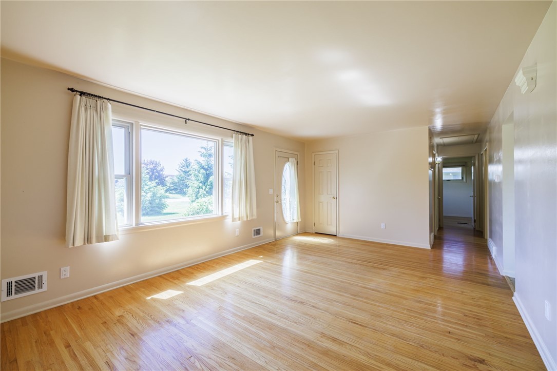 1254 Shoecraft Road Penfield, NY 14580 - Photo 5 of 25