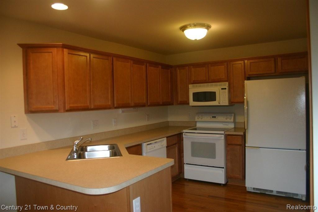 552 Stone Ridge Court Almont, MI 48003 - Photo 11 of 21 kitchen