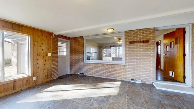 a view of entryway with a livingroom