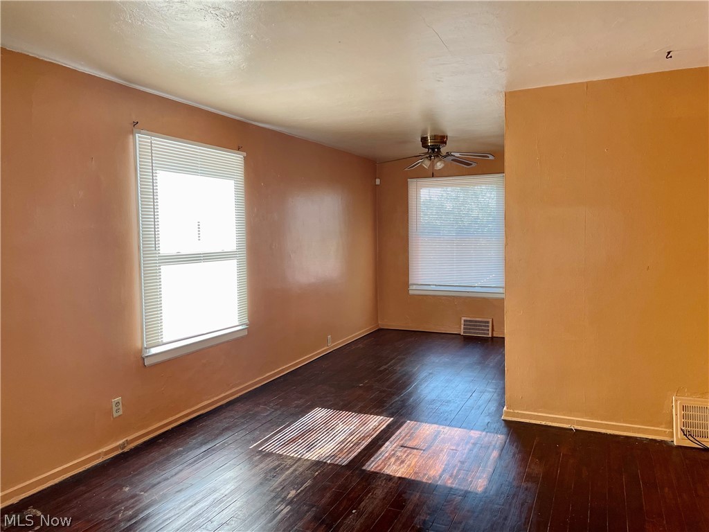 25541 Tungsten Road Euclid, OH 44132 - Photo 3 of 24 Gallery Image 3