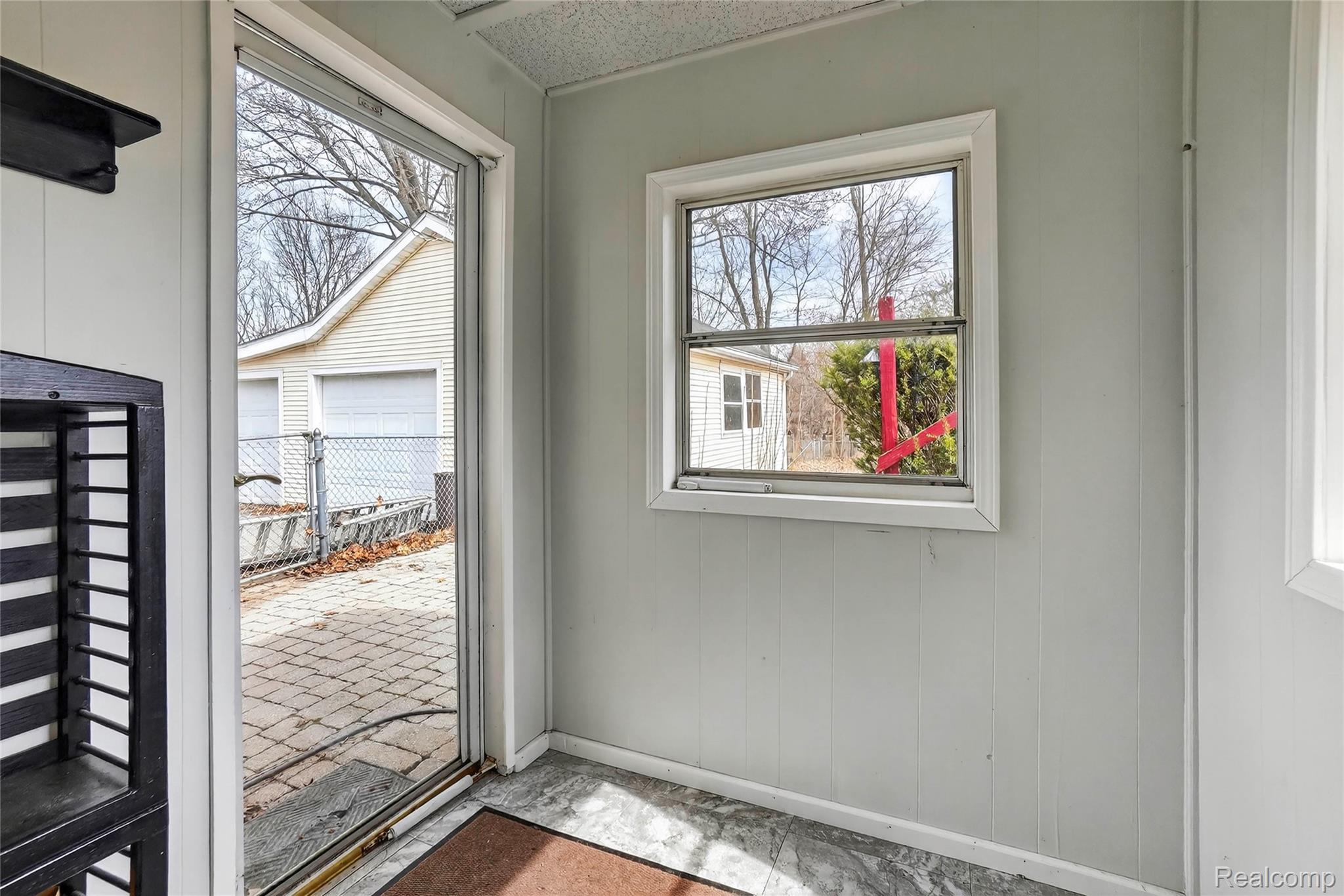 13343 Fenton Road Fenton, MI 48430 - Photo 7 of 45 05-13343-Fenton-Rd-Fenton-MI-48430-WindowStill.jpg