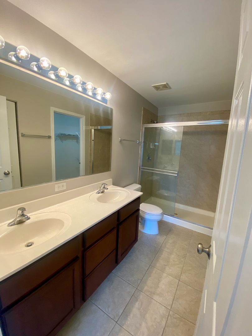 1404 Draper Road, Unit 242 McHenry, IL 60050 - Photo 7 of 14 Gallery Image 7