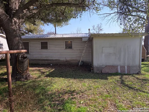 $75,000 | 417 Jones Street, Pettus, TX 78146
