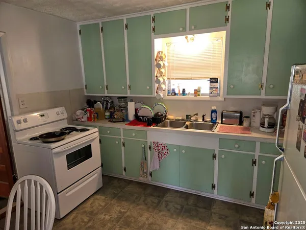 $75,000 | 417 Jones Street, Pettus, TX 78146