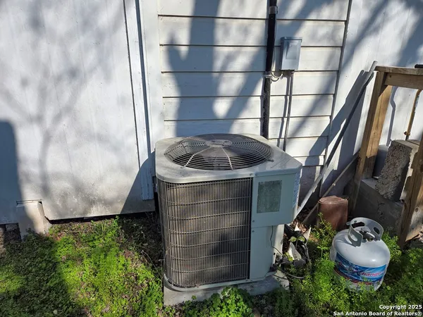 $75,000 | 417 Jones Street, Pettus, TX 78146