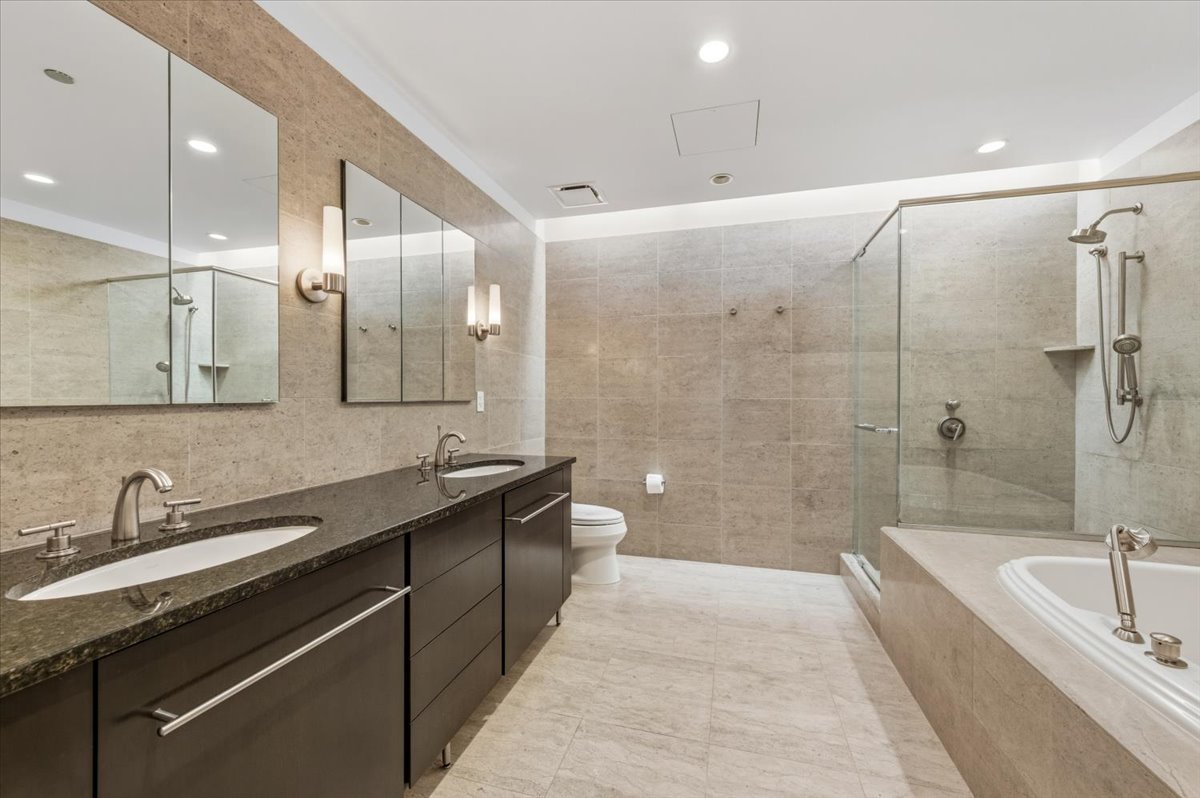 401 North Wabash Avenue, Unit 31G Chicago, IL 60611 - Photo 8 of 46 a spacious bathroom with a bathtub shower sink double and mirror