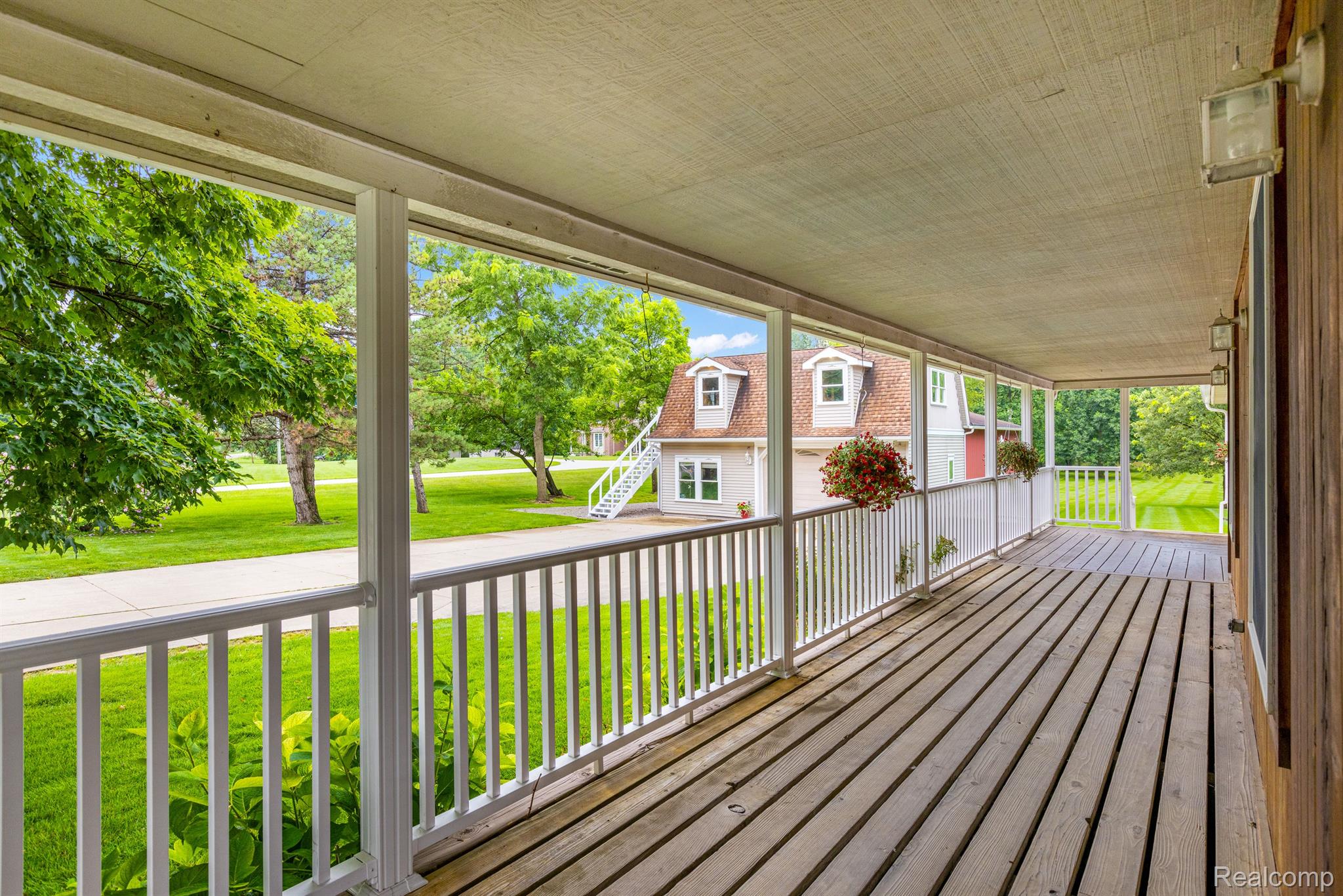 48975 Fairchild Road Macomb, MI 48042 - Photo 7 of 67 Gallery Image 7