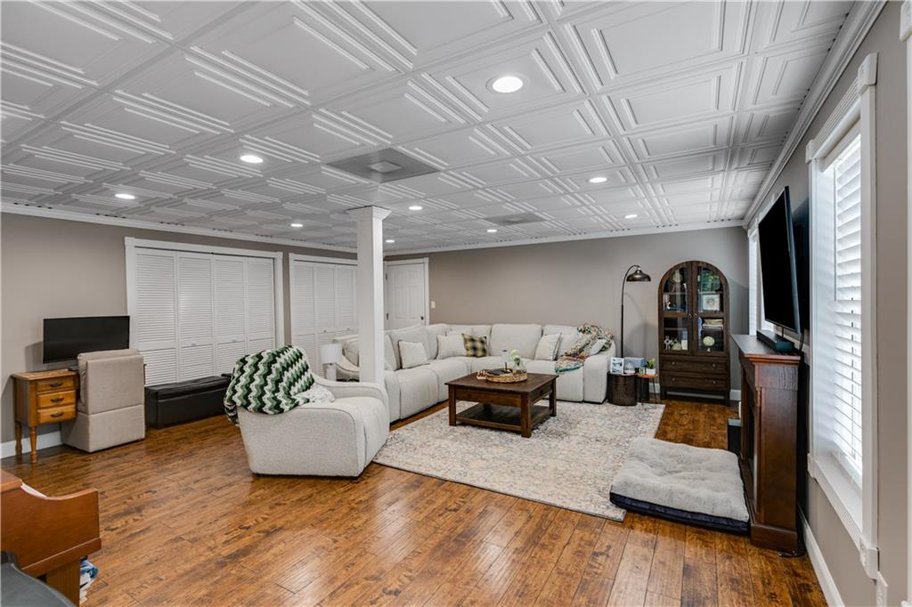1800 Mandeville Road Bremen, GA 30110 - Photo 14 of 41 a living room with furniture