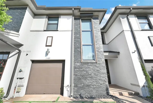 a view of backyard with a garden and plants