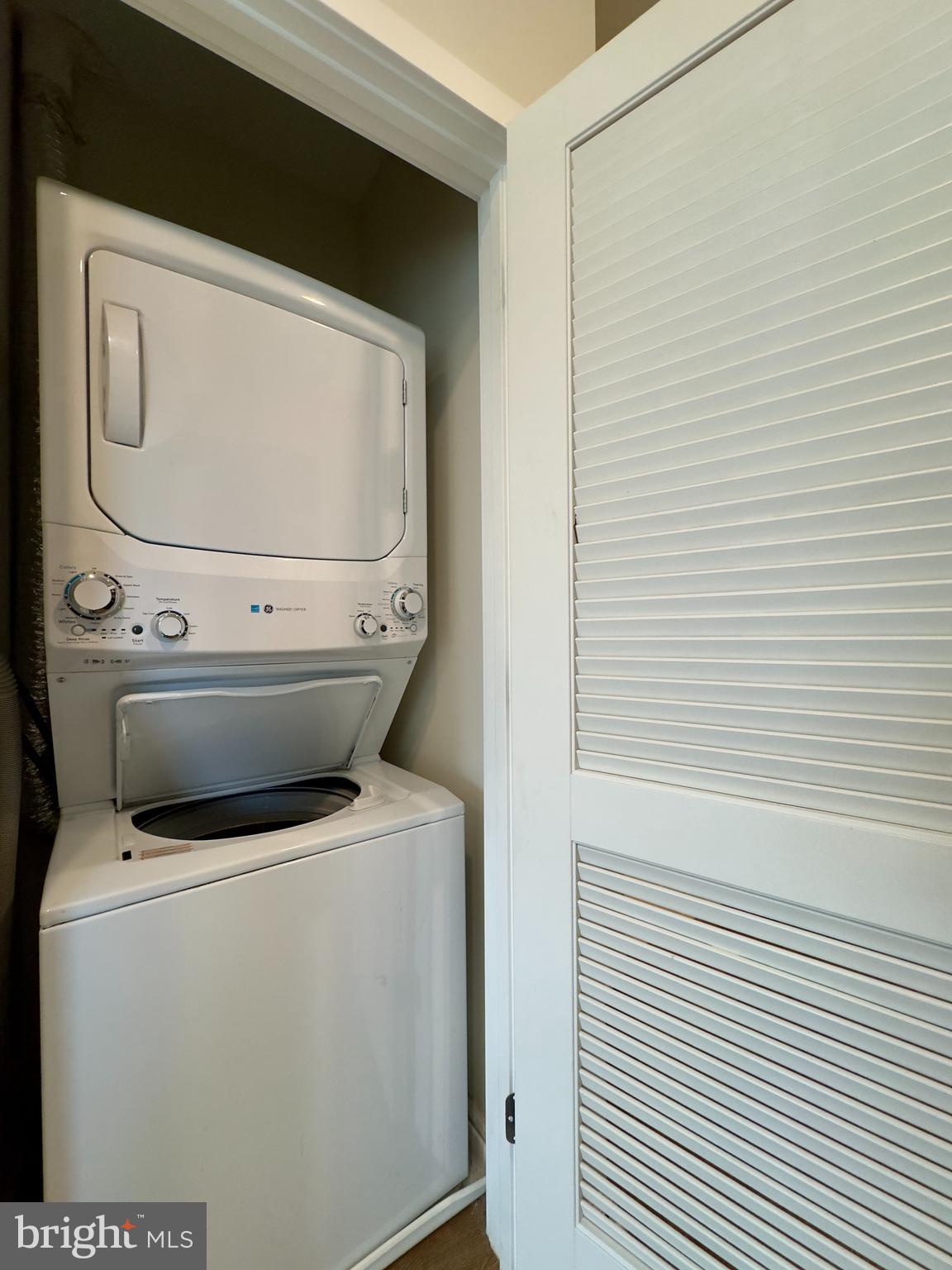 4909 Hamilton Avenue, Unit 4909B Baltimore, MD 21206 - Photo 9 of 15 a utility room with dryer and washer