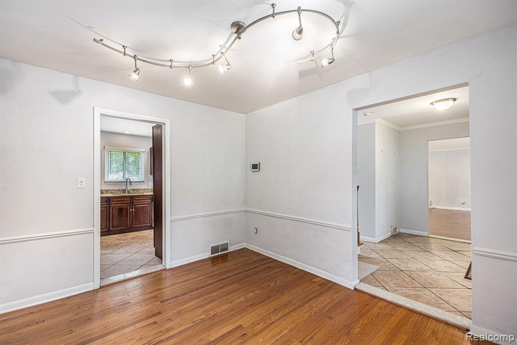 20740 Marter Road Grosse Pointe Woods, MI 48236 - Photo 9 of 37