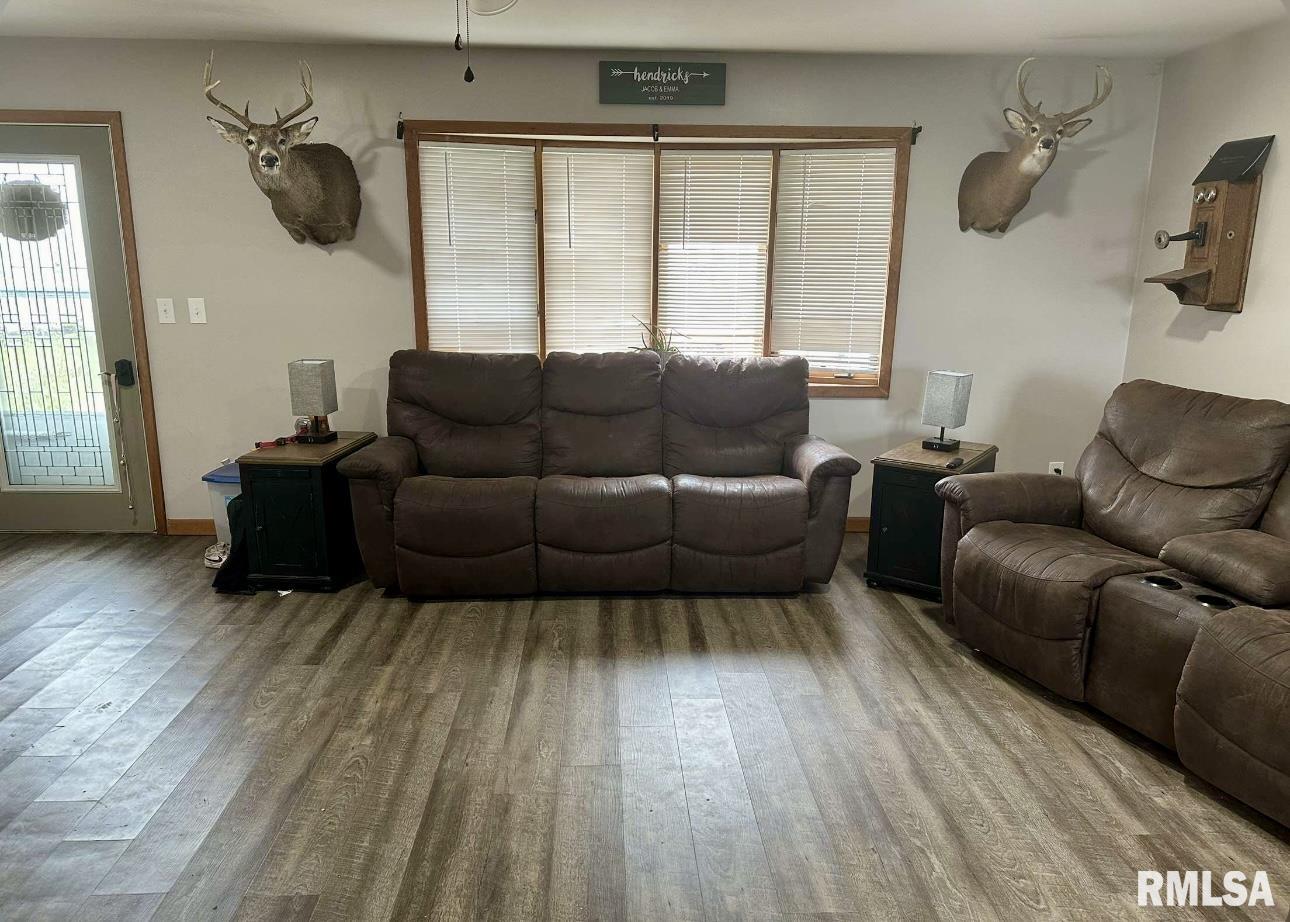 215 E Highway Hull, IL 62343 - Photo 13 of 16