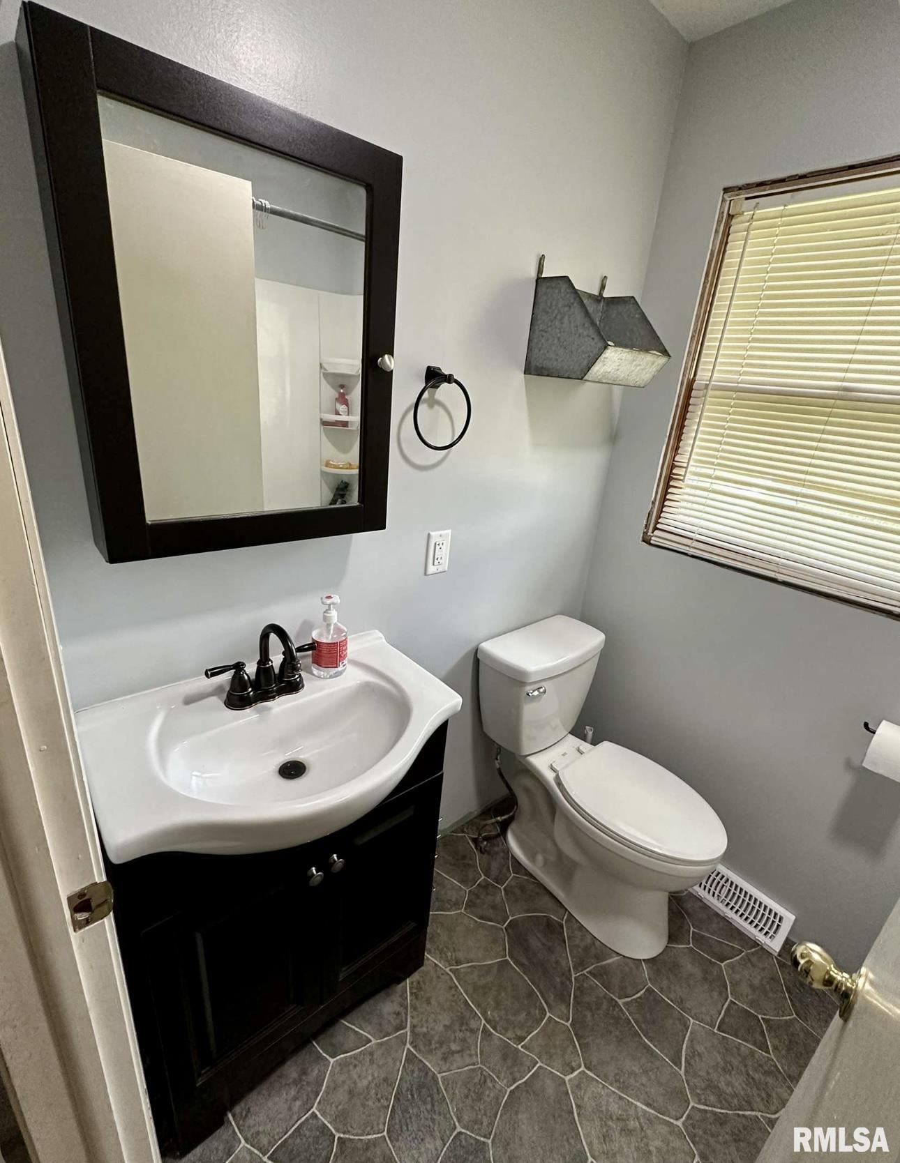 215 E Highway Hull, IL 62343 - Photo 16 of 16