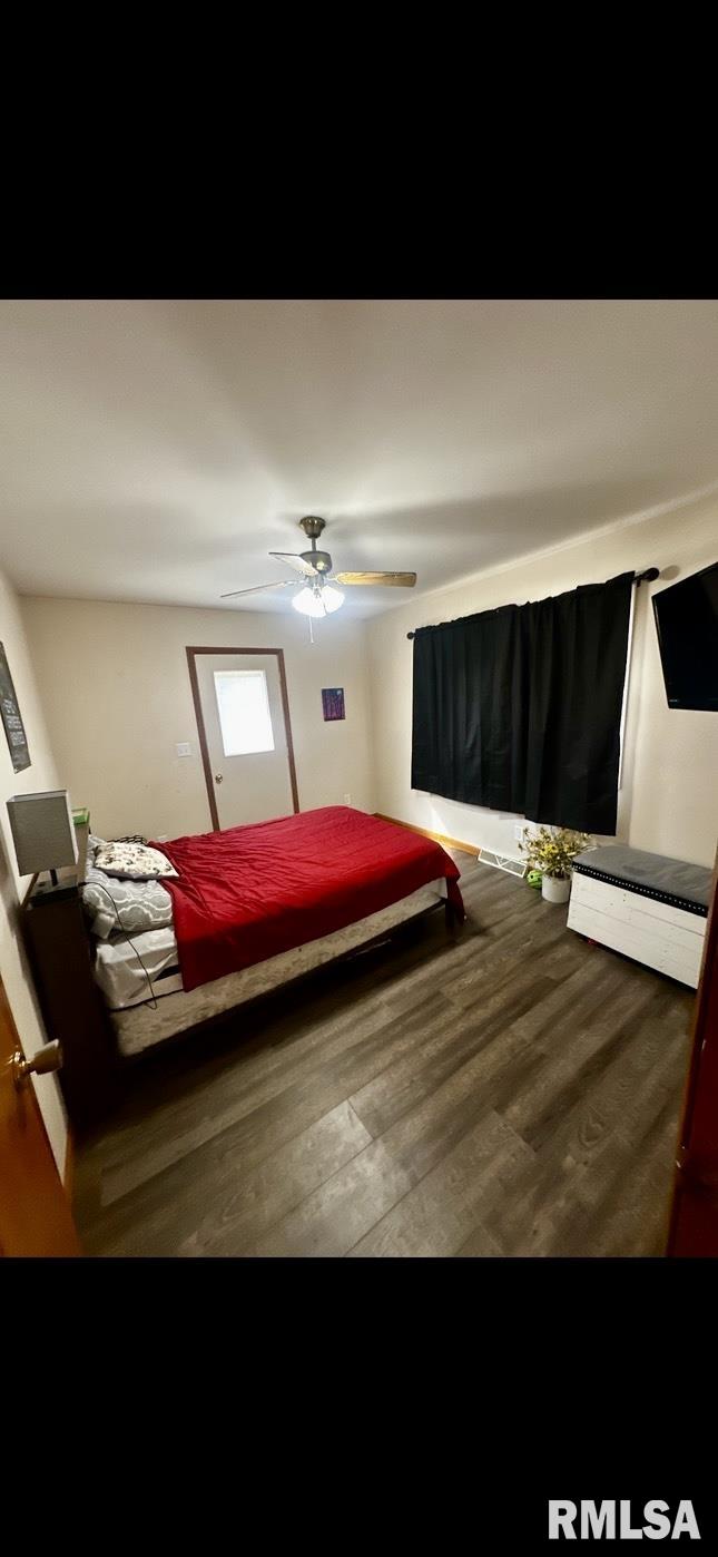 215 E Highway Hull, IL 62343 - Photo 7 of 16