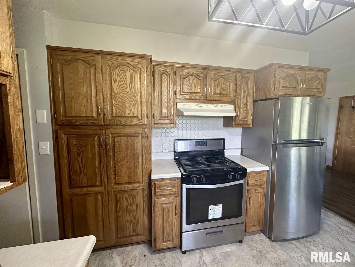 215 E Highway Hull, IL 62343 - Photo 9 of 16