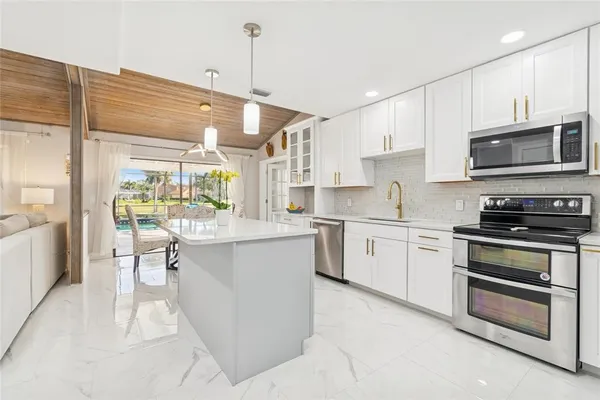 $849,000 | 14603 Village Glen Circle, Tampa, FL 33618