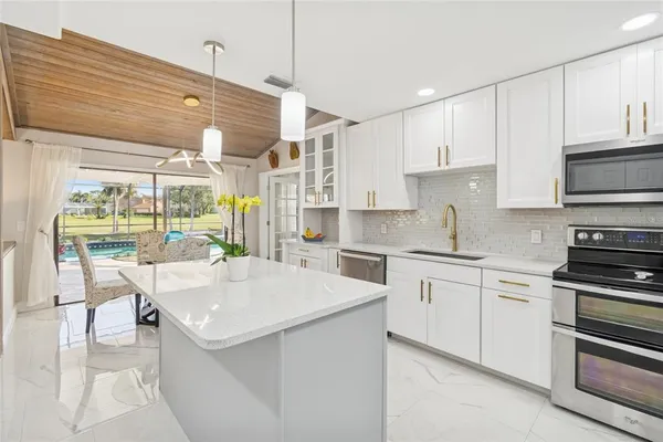 $849,000 | 14603 Village Glen Circle, Tampa, FL 33618