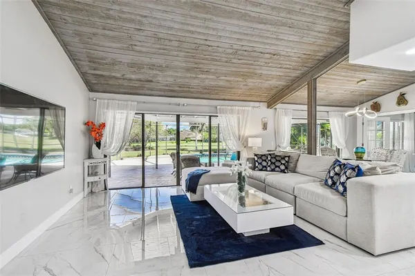 $849,000 | 14603 Village Glen Circle, Tampa, FL 33618