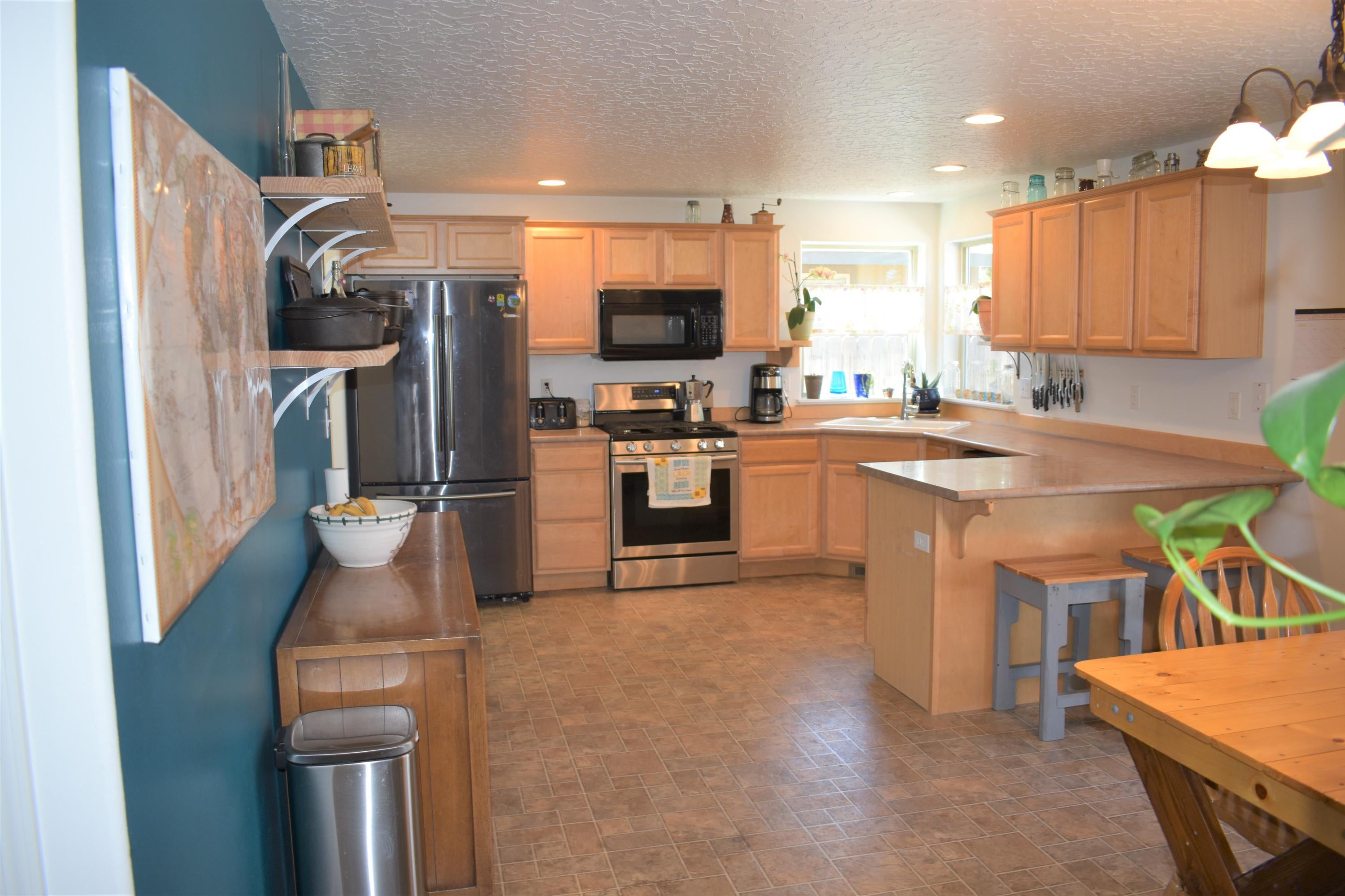16464 Riley Drive La Pine, OR 97739 - Photo 9 of 43 16464 Riley Kitchen 2