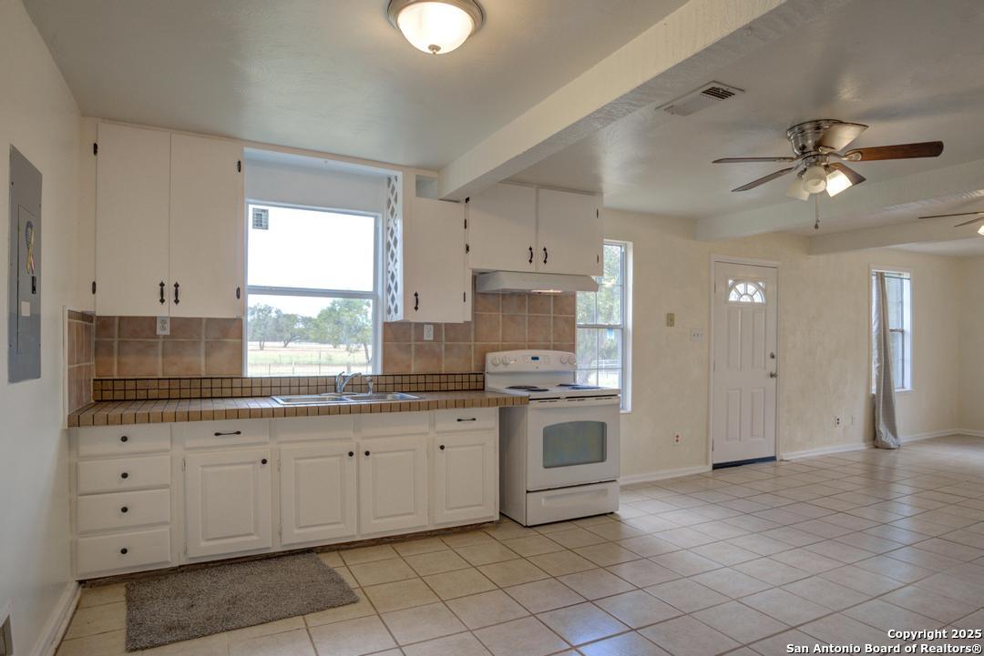1176 Old Adams Lane Pleasanton, TX 78064 - Photo 18 of 42