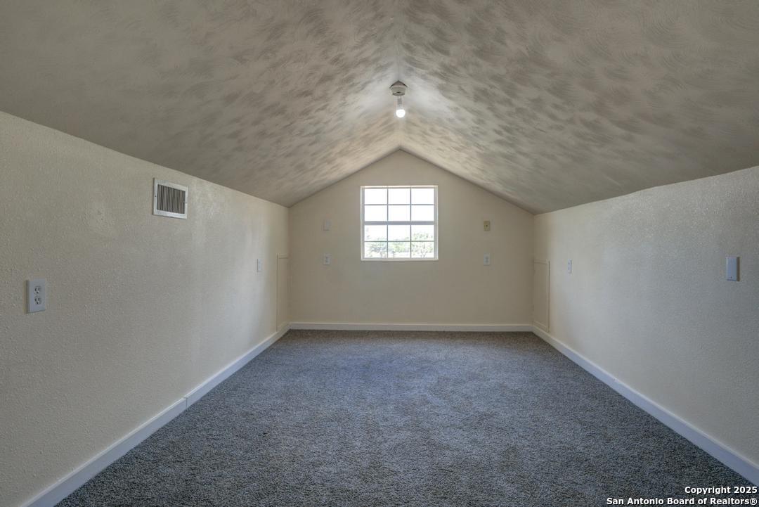 1176 Old Adams Lane Pleasanton, TX 78064 - Photo 25 of 42 a view of an empty room and window
