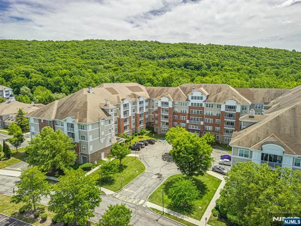 $369,000 | 8421 Warrens Way, Unit 421, Wanaque, NJ 07465