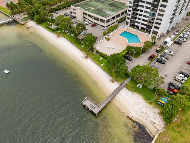 $359,900 | 5600 North Flagler Drive, Unit 605, West Palm Beach, FL 33407