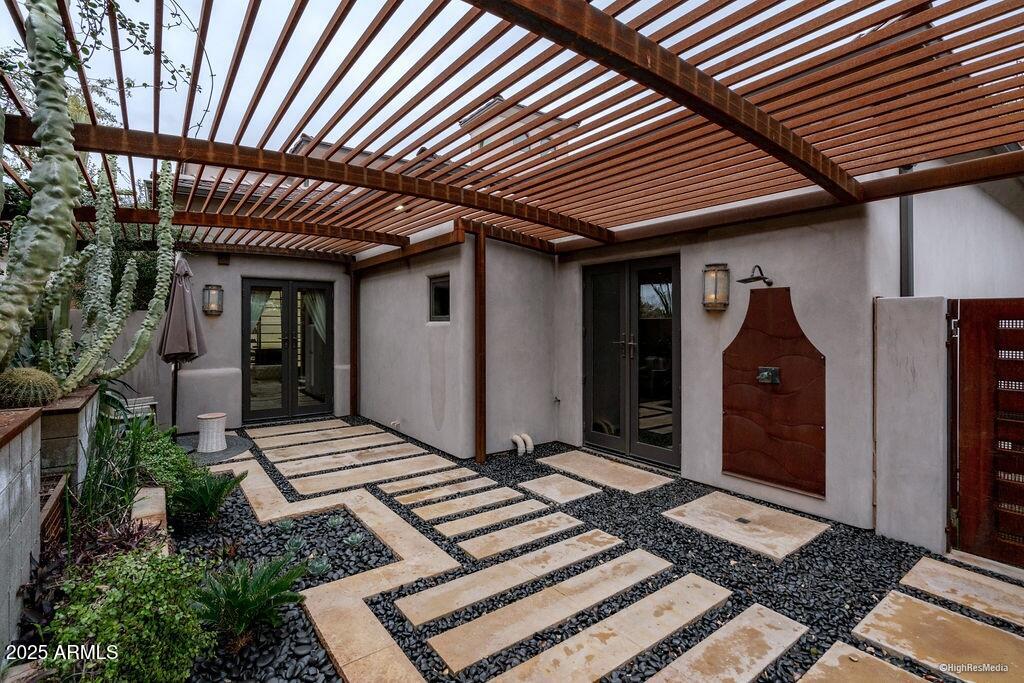 21423 South 147th Street Gilbert, AZ 85298 - Photo 153 of 169 a front view of a house with a garden