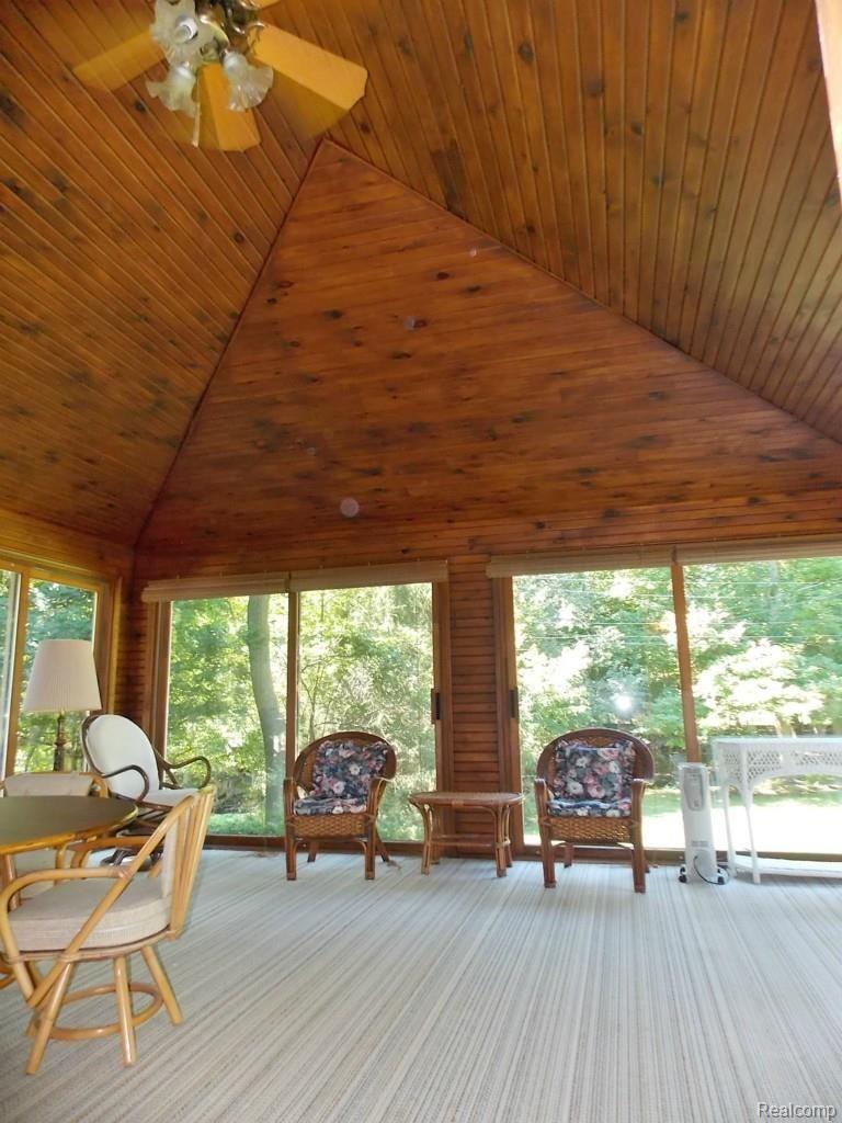 1745 Oakstone Drive Rochester, MI 48309 - Photo 10 of 27 3 Season Sun Room 18 x 15
