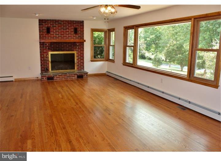 1525 Old Coach Road Newark, DE 19711 - Photo 3 of 25 Family Room