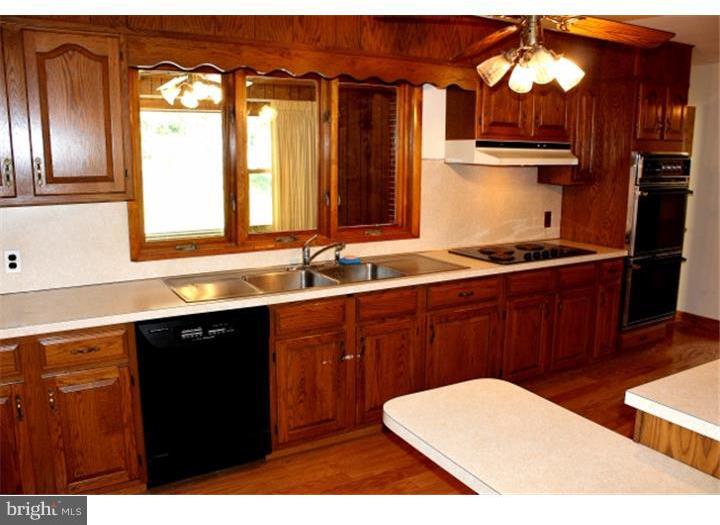 1525 Old Coach Road Newark, DE 19711 - Photo 8 of 25 Kitchen