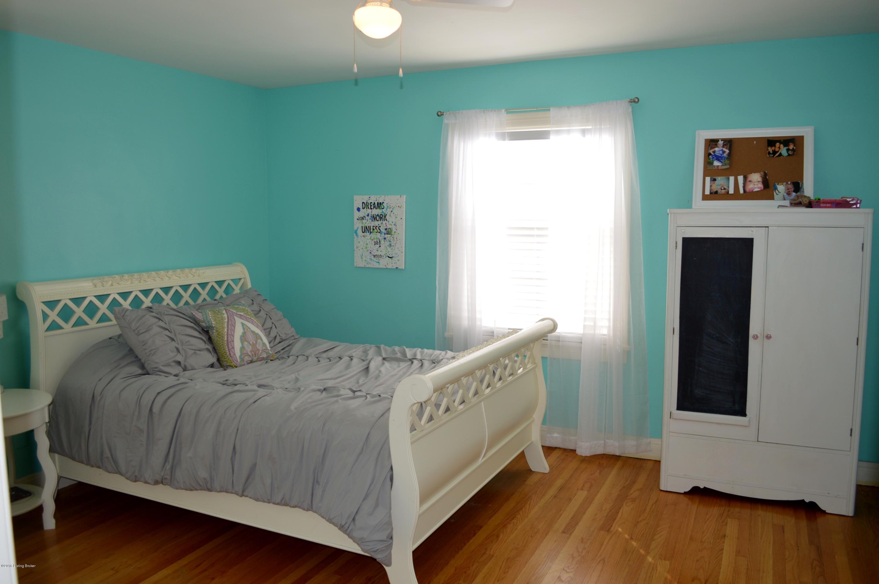909 Perryman Road Louisville, KY 40207 - Photo 13 of 22 Large Bedroom on Main Level