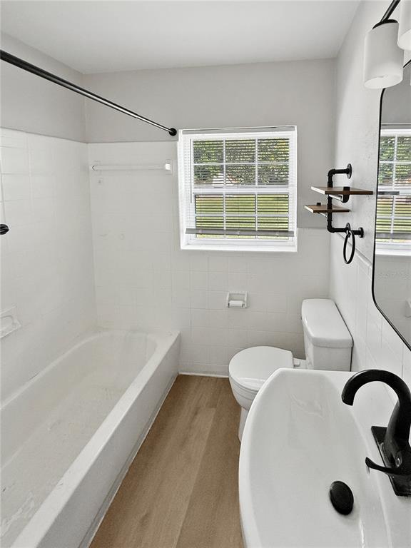 3511 Backspin Lane Orlando, FL 32804 - Photo 12 of 15 a bathroom with a sink and a bathtub