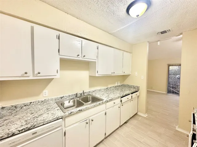 $1,575 | 4302 Scottsdale Road, Unit B, Austin, TX 78721