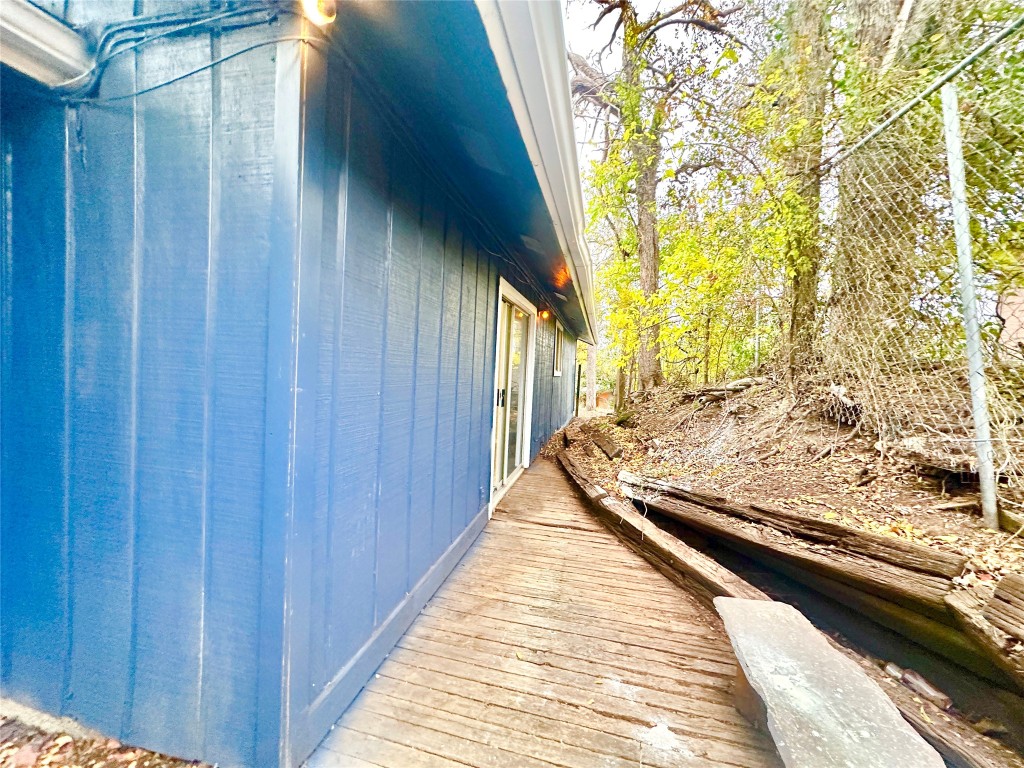 4302 Scottsdale Road, Unit B Austin, TX 78721 - Photo 37 of 37 View of side of property