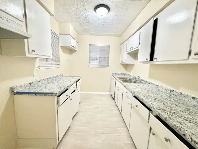 $1,575 | 4302 Scottsdale Road, Unit B, Austin, TX 78721