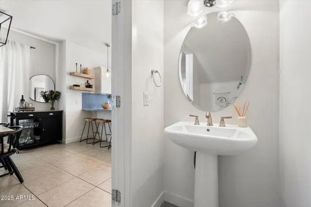 $3,000 | 3030 North 38th Street, Unit 110, Phoenix, AZ 85018