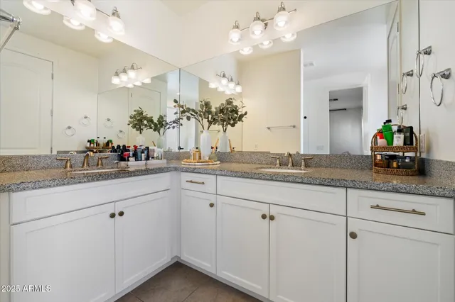 $3,000 | 3030 North 38th Street, Unit 110, Phoenix, AZ 85018