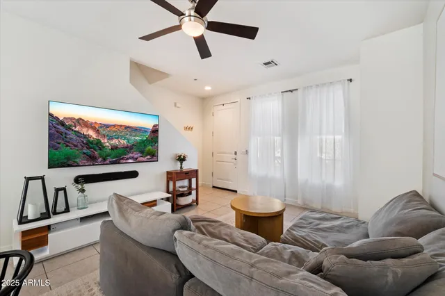 $3,000 | 3030 North 38th Street, Unit 110, Phoenix, AZ 85018