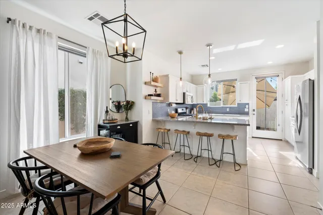 $3,000 | 3030 North 38th Street, Unit 110, Phoenix, AZ 85018