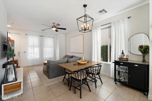 $3,000 | 3030 North 38th Street, Unit 110, Phoenix, AZ 85018