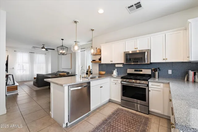 $3,000 | 3030 North 38th Street, Unit 110, Phoenix, AZ 85018