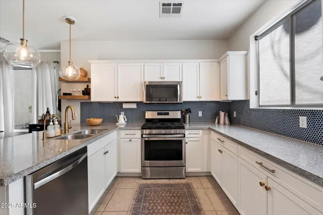 $3,000 | 3030 North 38th Street, Unit 110, Phoenix, AZ 85018