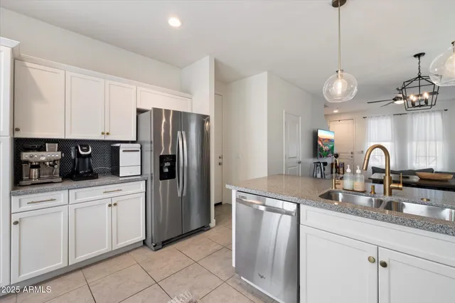 $3,000 | 3030 North 38th Street, Unit 110, Phoenix, AZ 85018