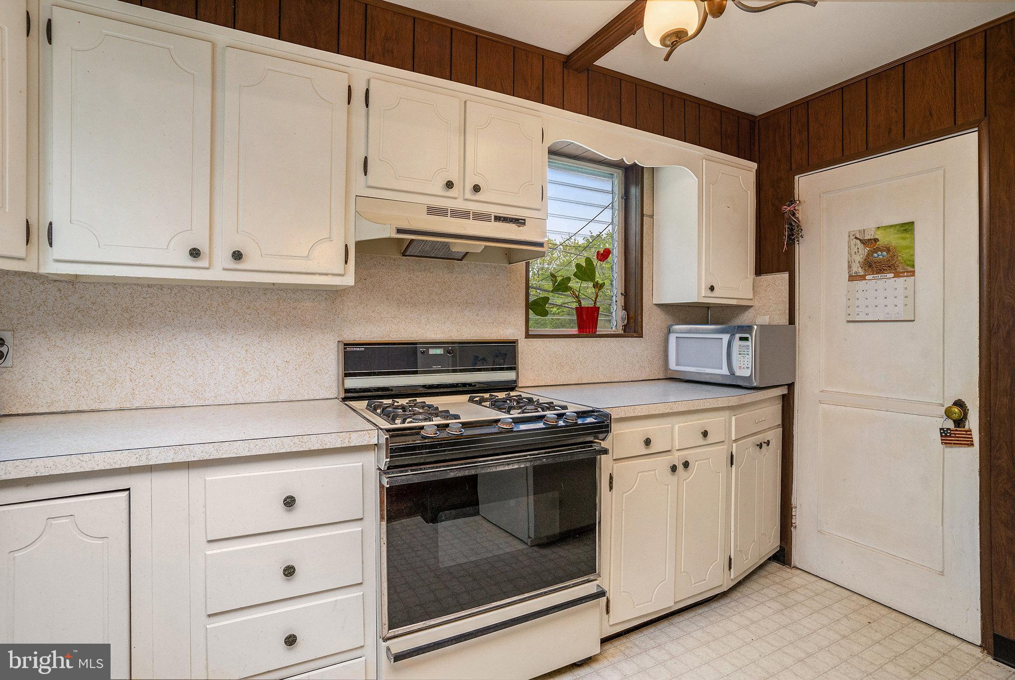 550 Overlook Road Philadelphia, PA 19128 - Photo 12 of 31