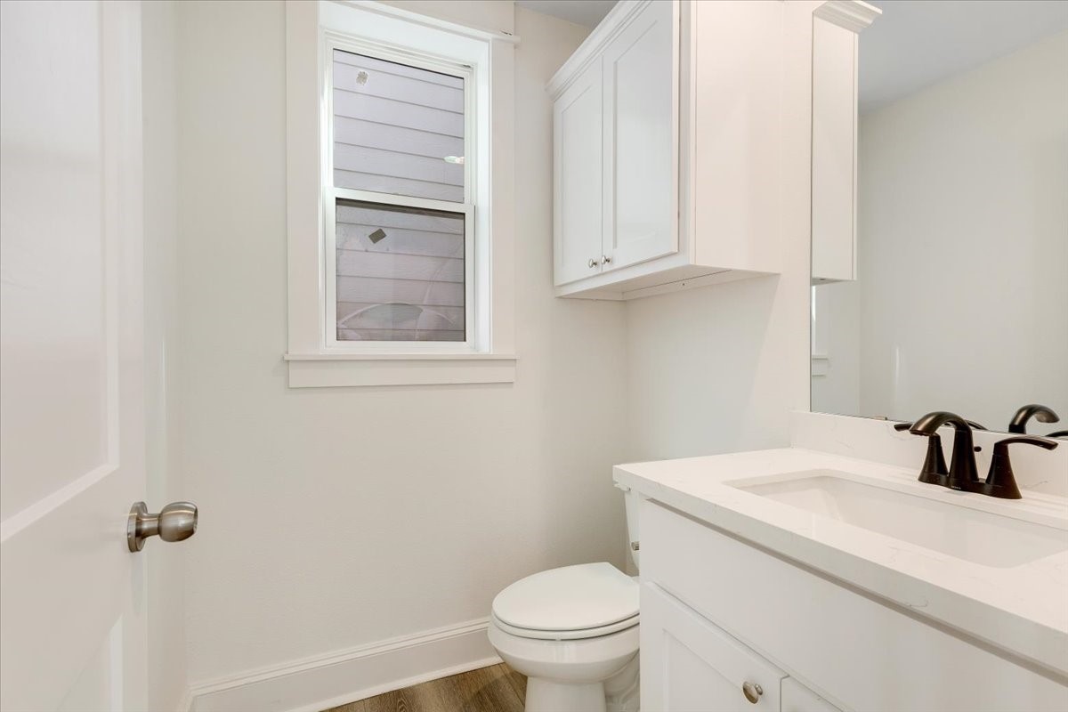 4019 Ward Street Houston, TX 77021 - Photo 12 of 27 Powder Room