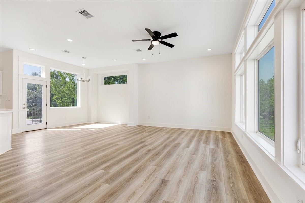 4019 Ward Street Houston, TX 77021 - Photo 5 of 27 Living/Dining Combo