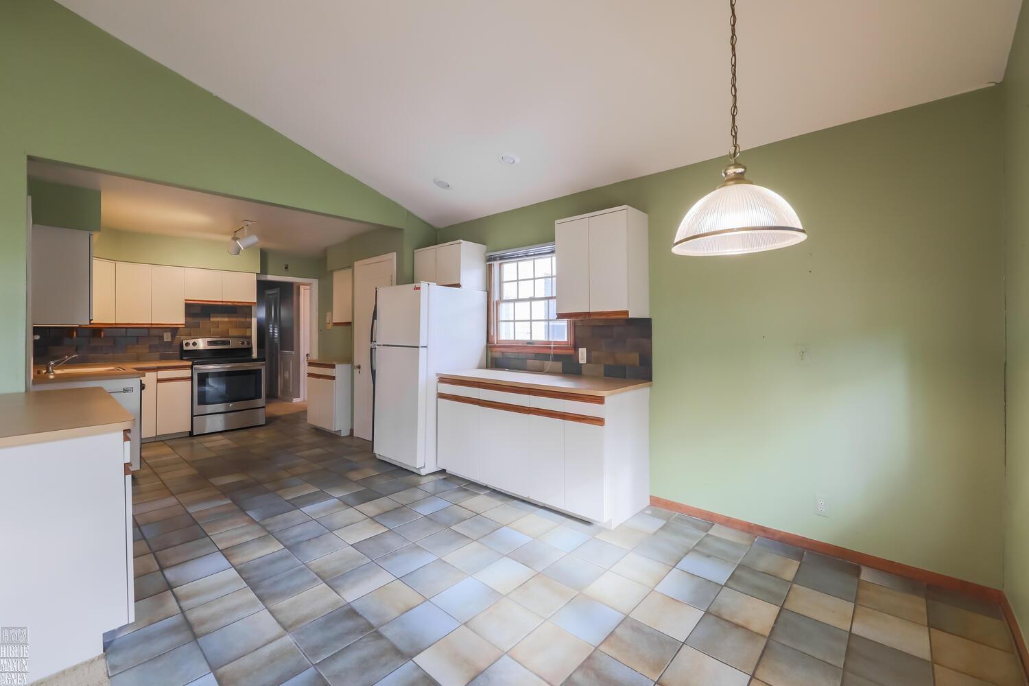 1341 Hawthorne Road Grosse Pointe, MI 48236 - Photo 13 of 26 50199153-1552019A-7DFB-4D35-A01F-6C118B8DC9B5.JPG