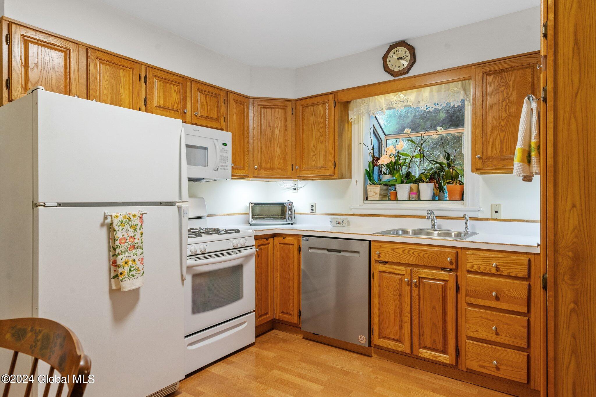 42 Greenock Road Bethlehem, NY 12054 - Photo 11 of 38 24-web-or-mls-42-greenock-rd